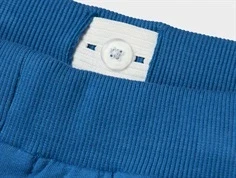 justerbar knaphulselastik i cobaltblå sweatbukser med kranmotiv fra Name It 13244720 star sapphire